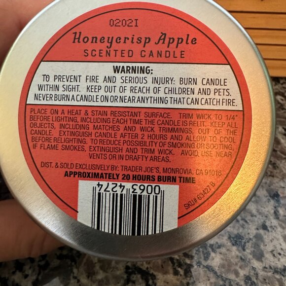 Trader Joes Honeycrisp Apple Scented & Pumpkin Spice Candles, 5.7 oz Set Of 2 - Picture 4 of 9